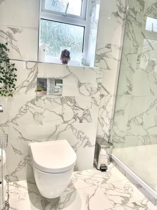 Stunning 1 Bedroom And Double Sofa Bed Near Train Station Саутгемптон Экстерьер фото