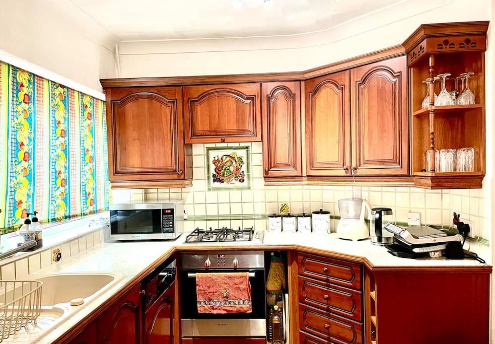 Stunning 1 Bedroom And Double Sofa Bed Near Train Station Саутгемптон Экстерьер фото
