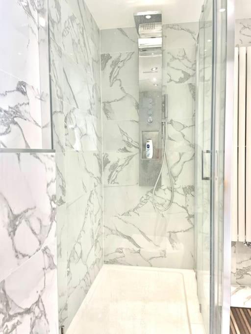 Stunning 1 Bedroom And Double Sofa Bed Near Train Station Саутгемптон Экстерьер фото